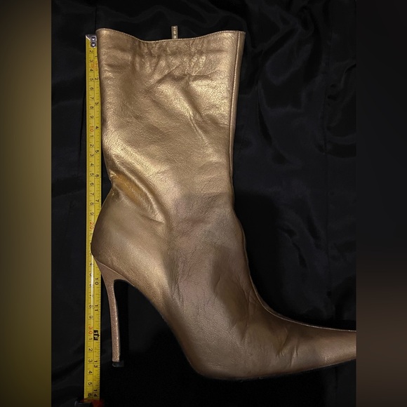Leather boots.Super sexy, comfy. Metallic gold & glamorous.Worn 1 New Year’s Eve - Picture 11 of 14